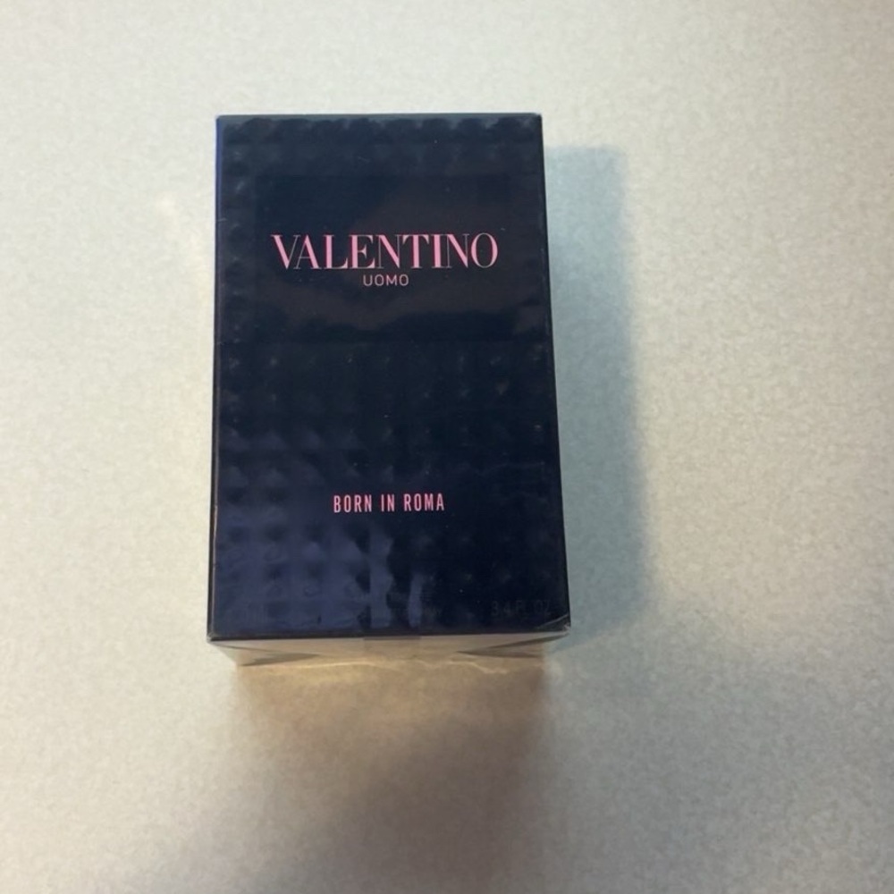 Valentino Uomo Born in Roma Fragrance - Black and Pink
